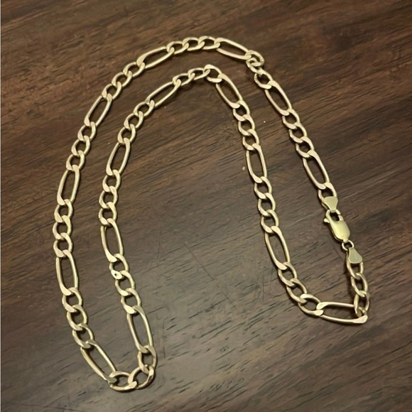 Gold Accessories with Elegant Design - Picture 2 of 4